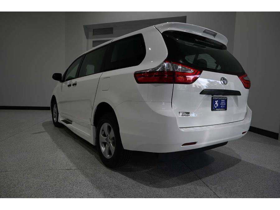 Used 2015 Toyota Sienna L FWD image 8