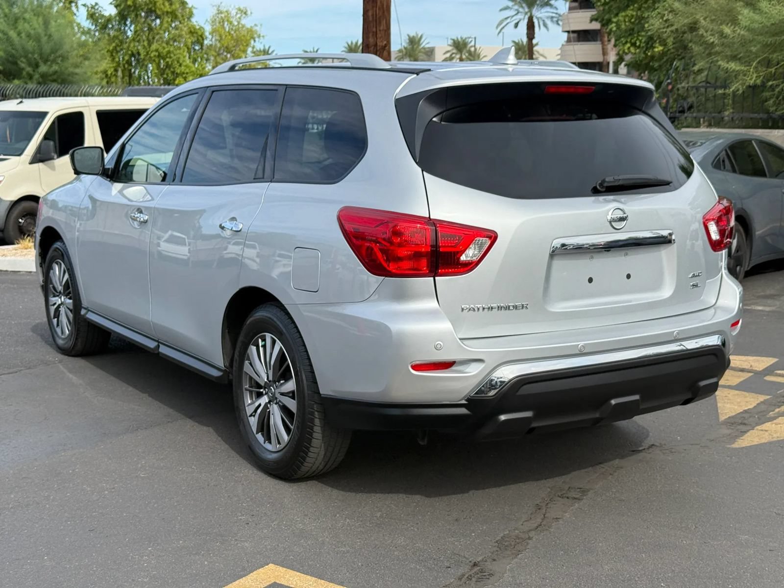 Used 2019 Nissan Pathfinder SL AWD/4WD image 7