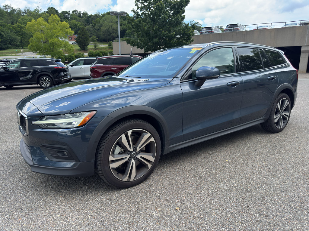 Used 2026 Volvo V60 B5 Cross Country Plus AWD/4WD image 5