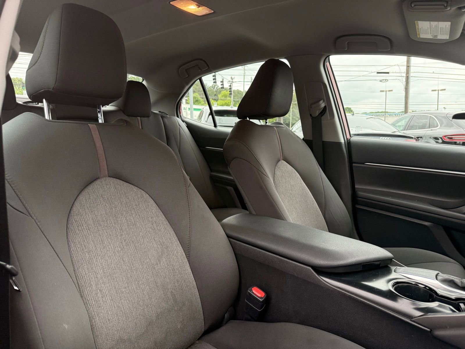 Used 2020 Toyota Camry LE FWD image 32