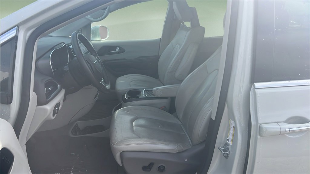 Used 2020 Chrysler Pacifica Touring-L Plus w/ Advanced Safetytec Group image 16