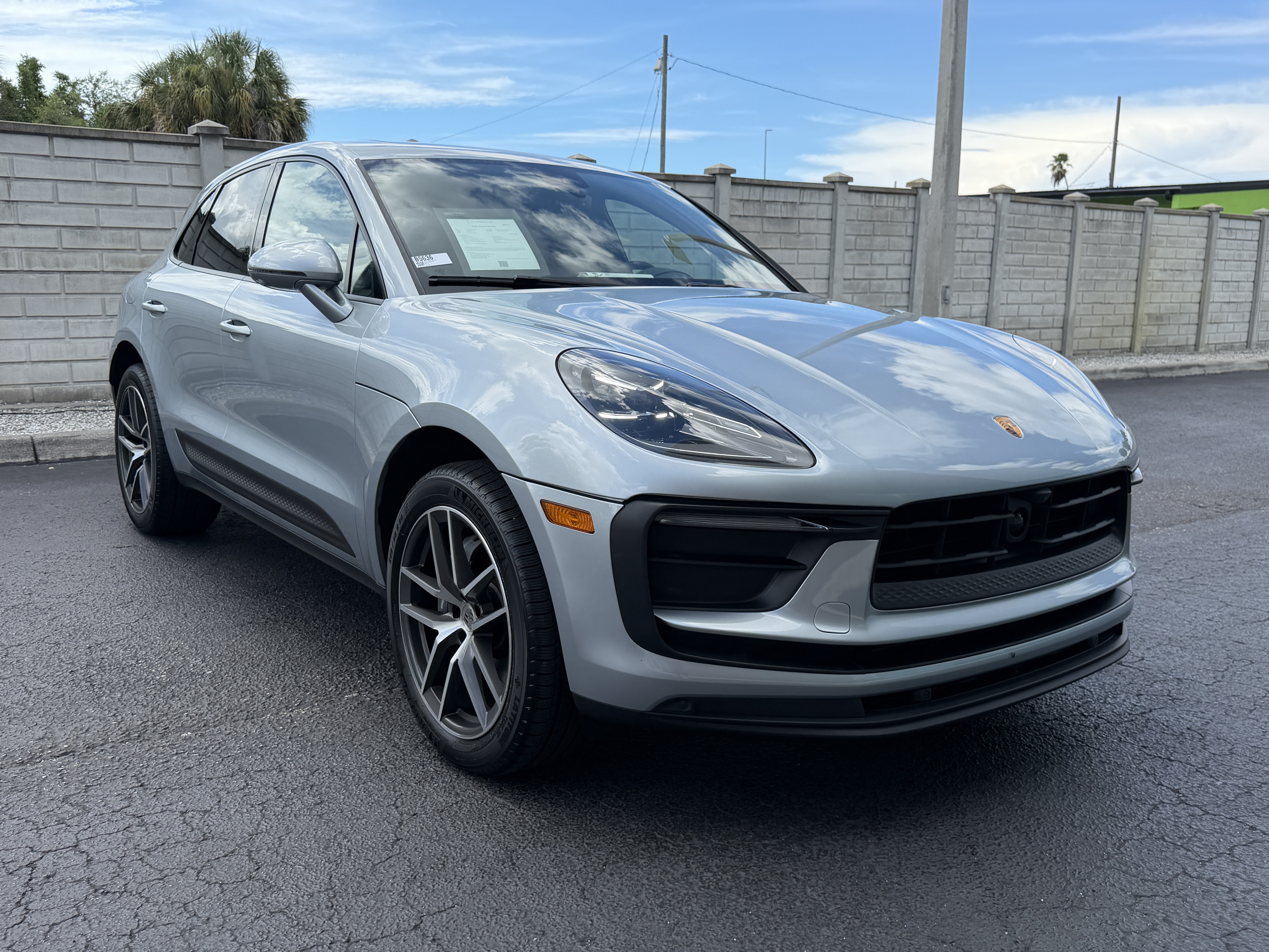 Certified 2023 Porsche Macan AWD/4WD image 8