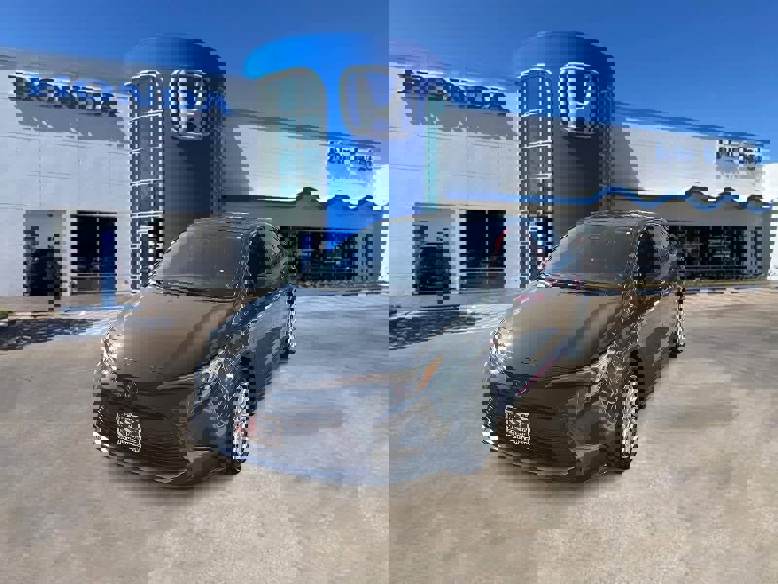 Used 2025 Toyota Corolla XLE image 1