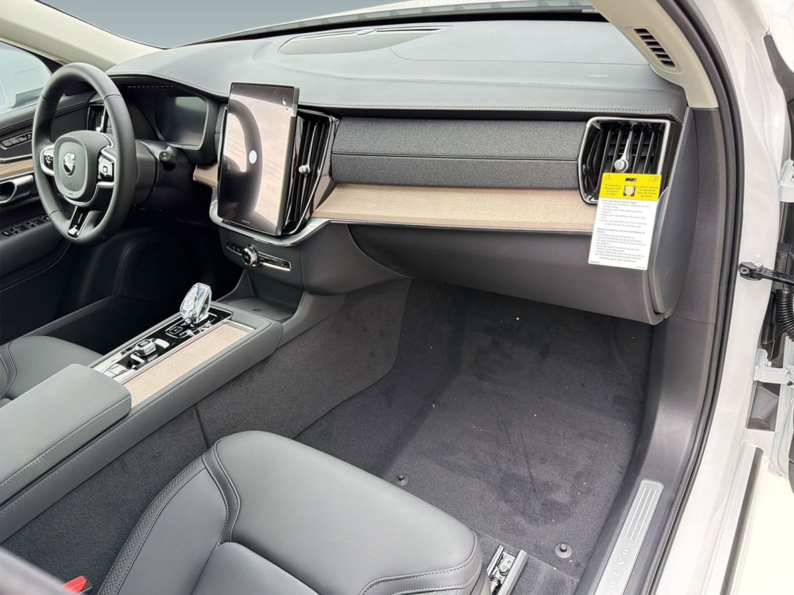 New 2026 Volvo XC90 B6 Plus w/ Protection Package AWD/4WD image 31
