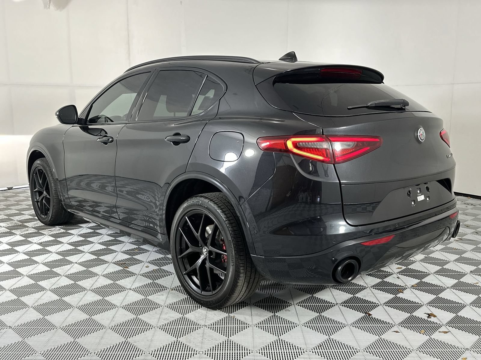 Used 2020 Alfa Romeo Stelvio Sport w/ Quick Order Package 22K Sport RWD image 6