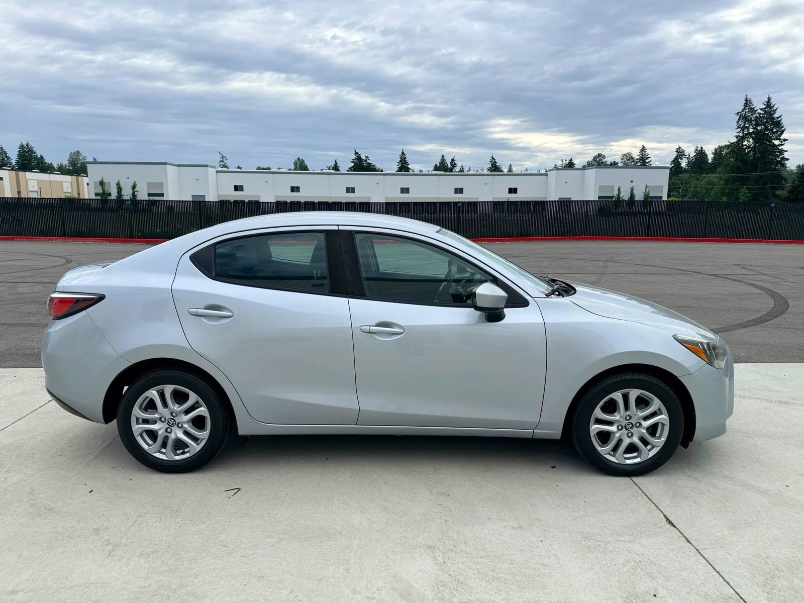 Used 2017 Toyota Yaris iA FWD image 6