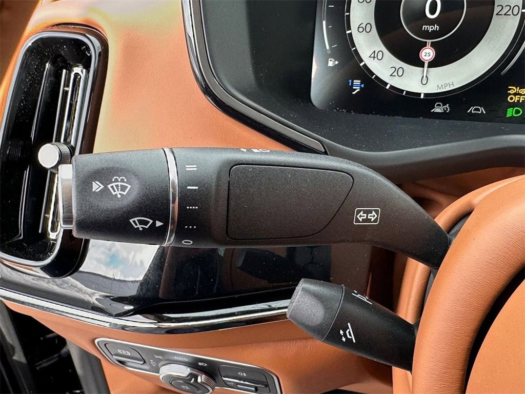 New 2026 Aston Martin DBX 707 image 24