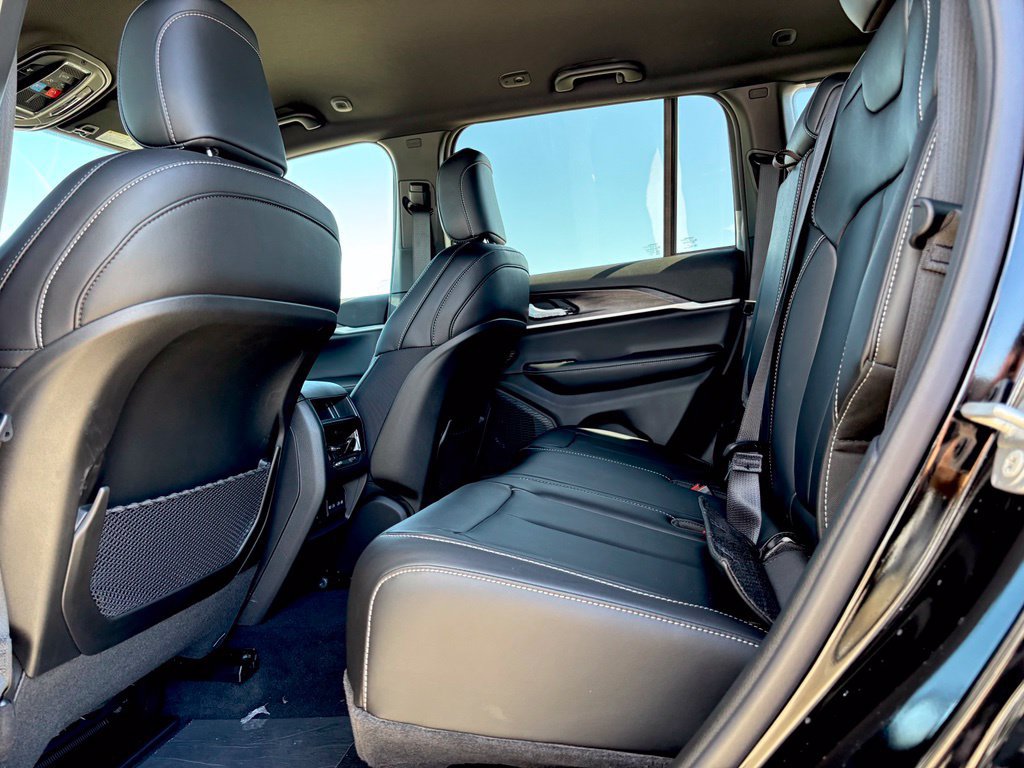 New 2027 Jeep Grand Cherokee Limited AWD/4WD image 12
