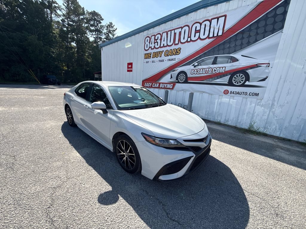 Used 2023 Toyota Camry SE FWD image 1