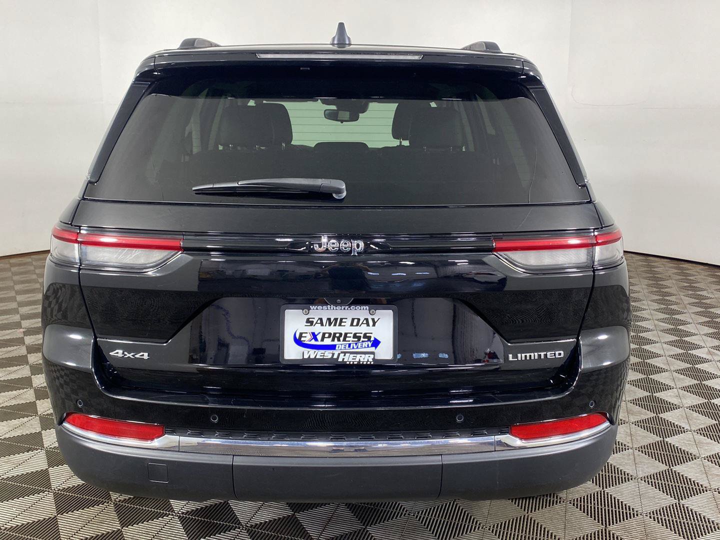 Used 2024 Jeep Grand Cherokee Limited AWD/4WD image 21