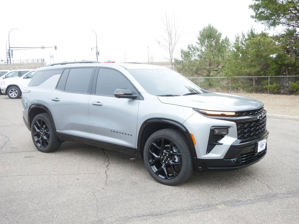 Used 2024 Chevrolet Traverse RS image 3