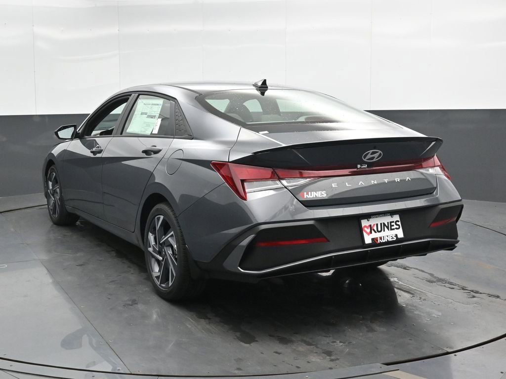 New 2025 Hyundai Elantra Sport image 9