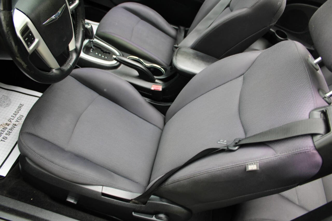 Used 2013 Chrysler 200 Touring image 16