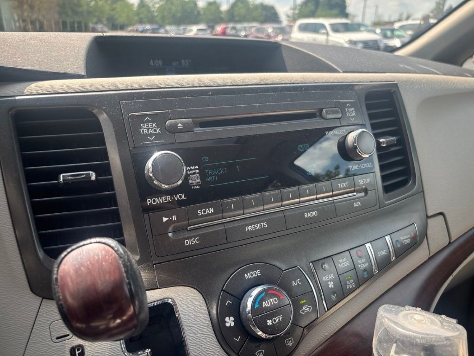 Used 2013 Toyota Sienna XLE FWD image 9