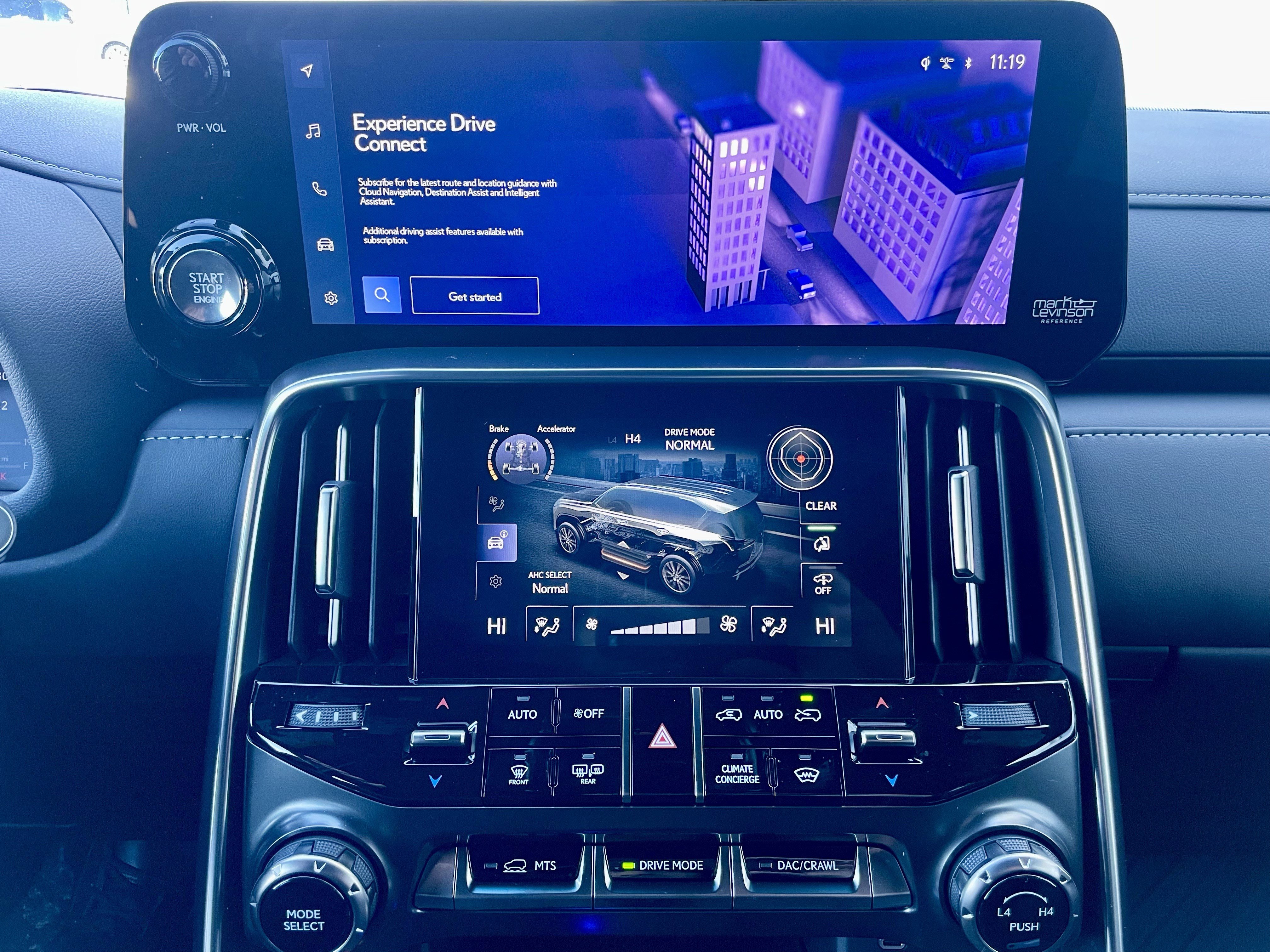 Used 2025 Lexus LX 600 4WD w/ Luxury Package image 27