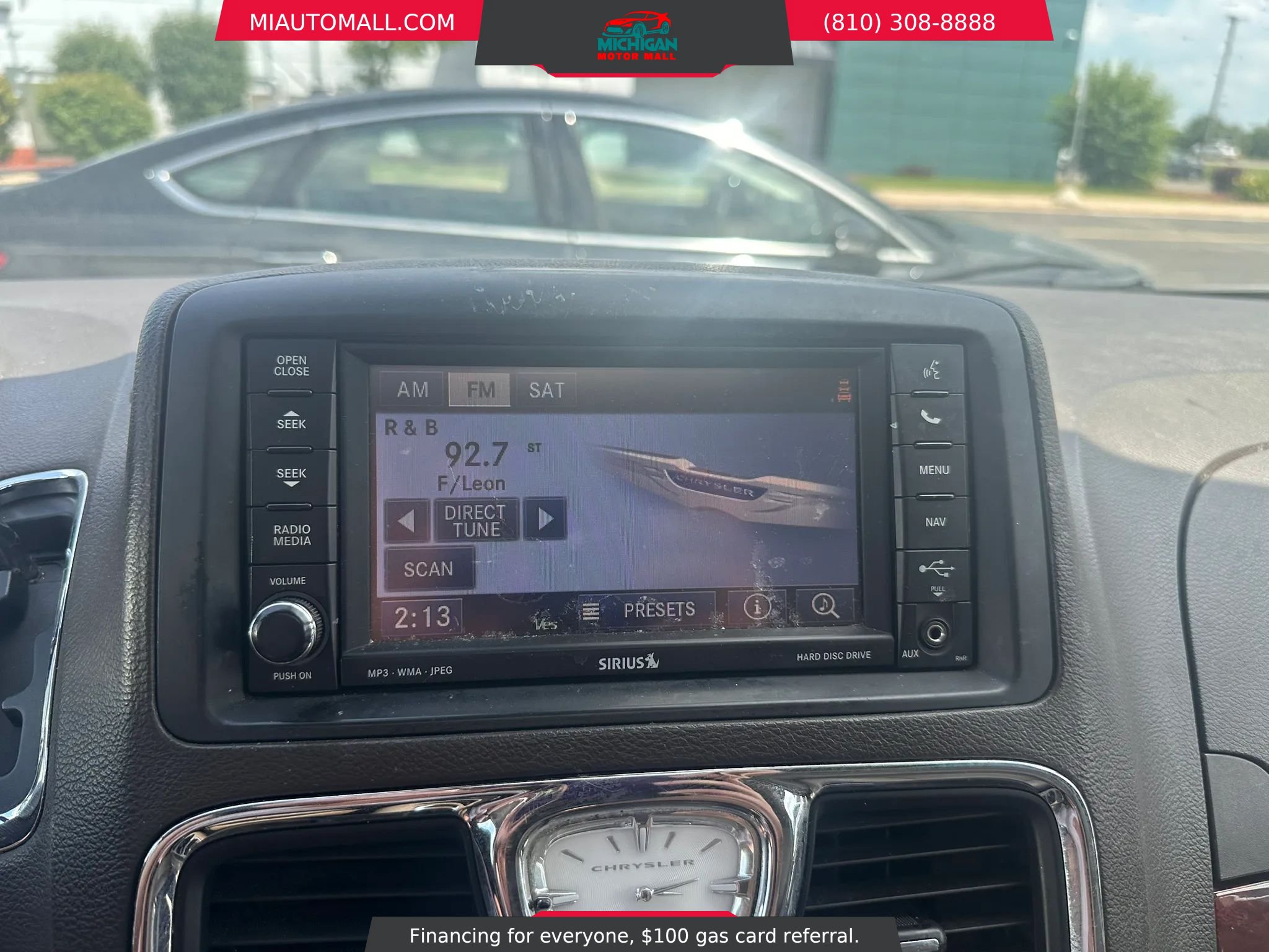 Used 2012 Chrysler Town & Country Limited w/ Luxury Group FWD image 12