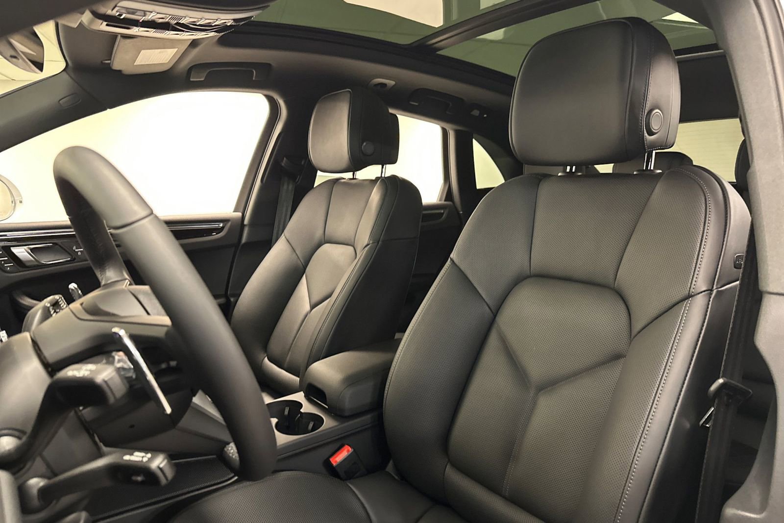 New 2025 Porsche Macan image 5