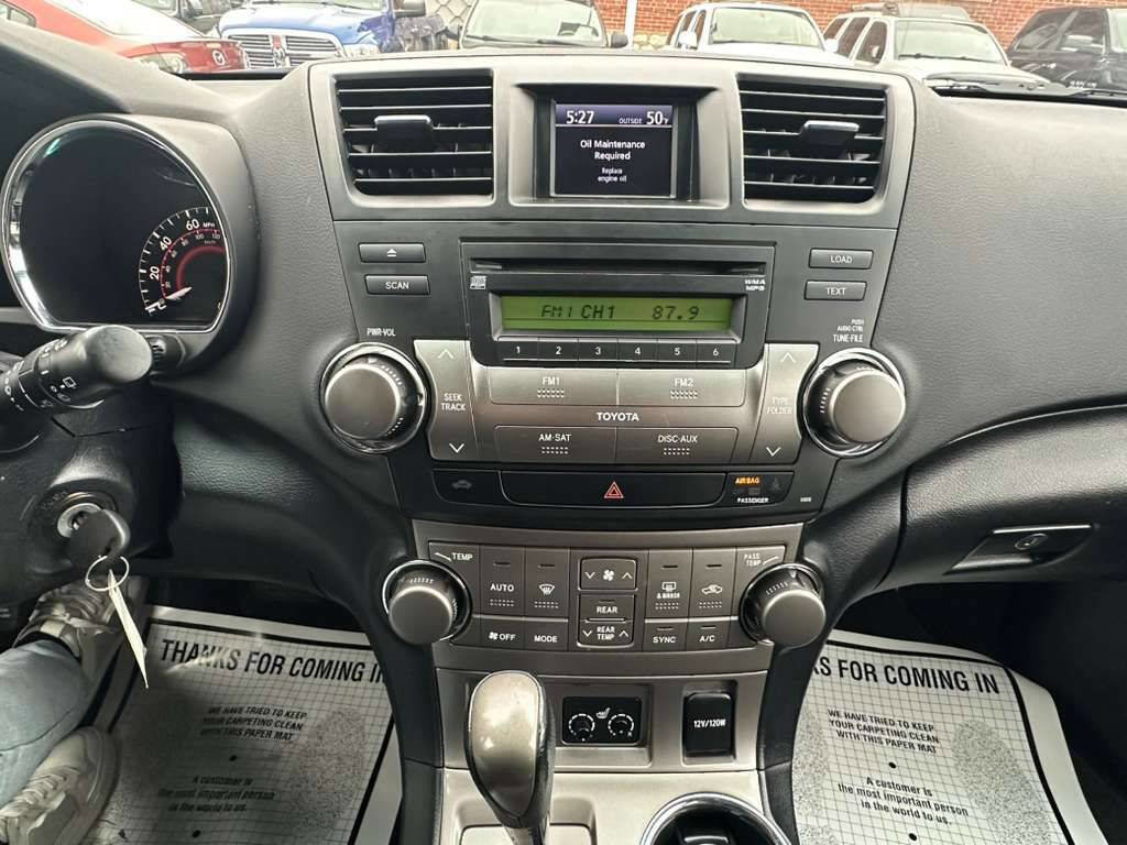 Used 2010 Toyota Highlander SE image 16