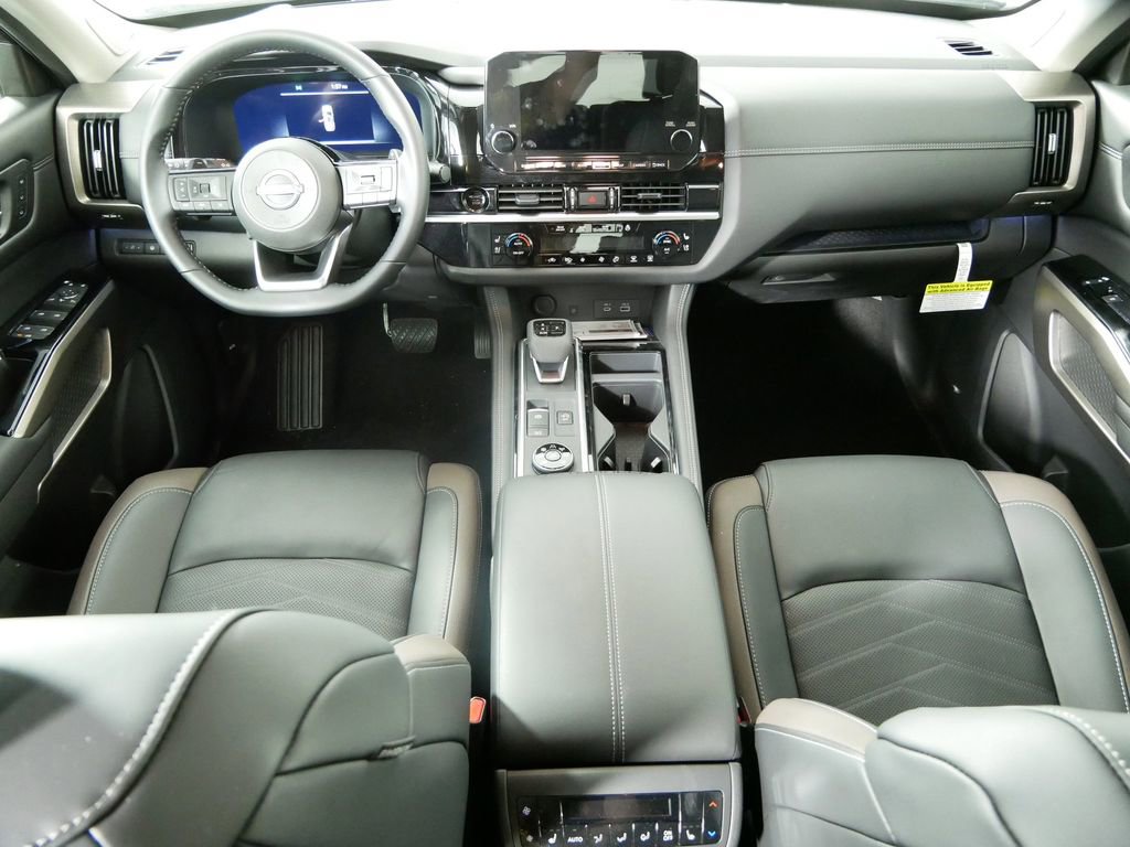 New 2025 Nissan Pathfinder Platinum image 18