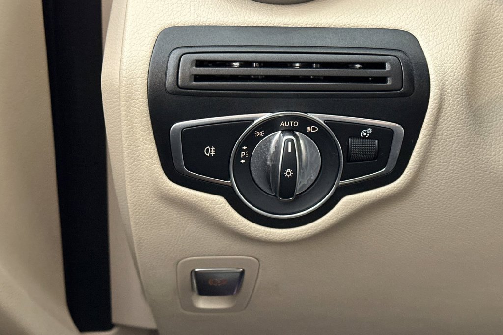 Certified 2022 Mercedes-Benz GLC 300 4MATIC image 32
