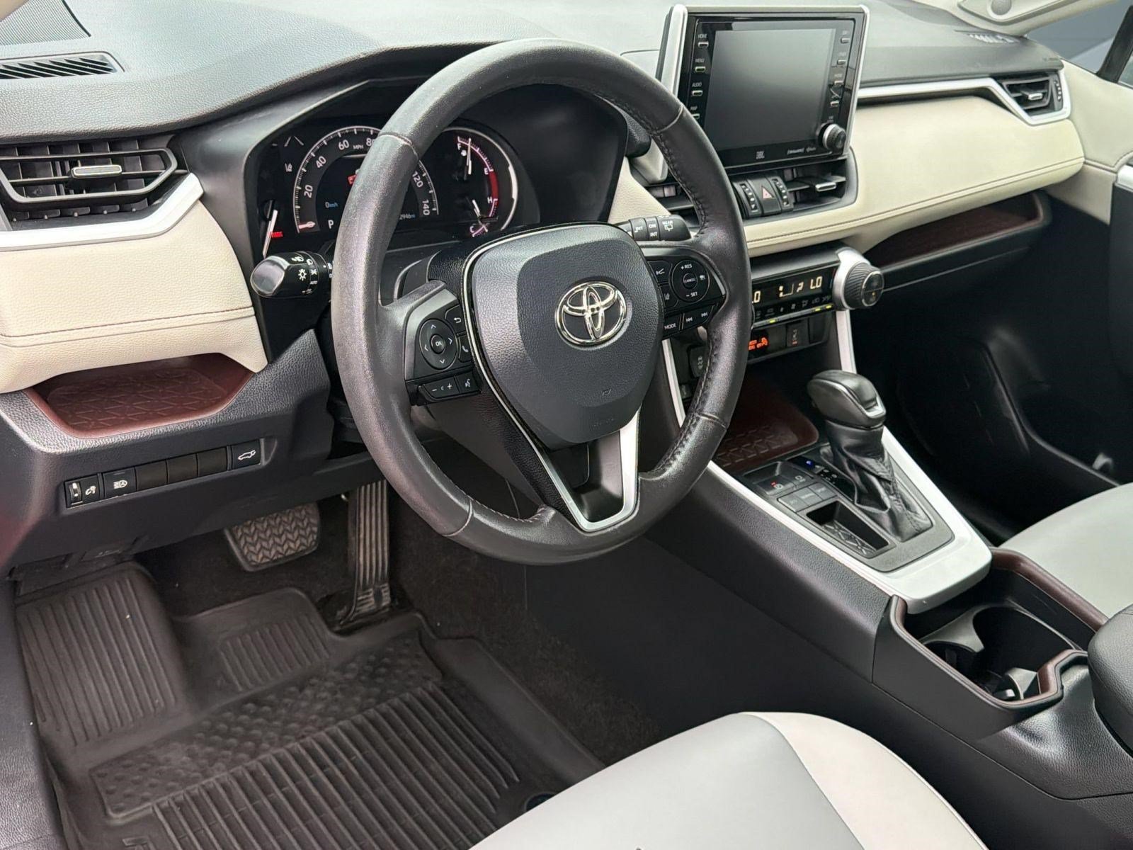 Used 2021 Toyota RAV4 Limited FWD image 4
