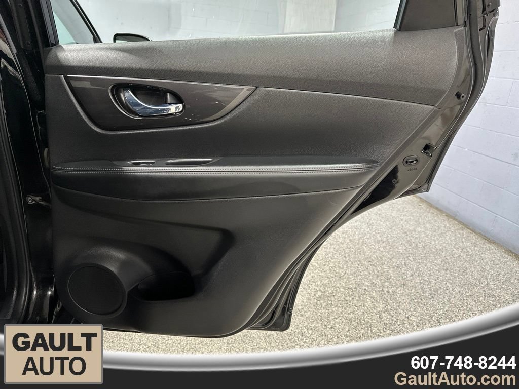 Used 2018 Nissan Rogue S AWD/4WD image 18