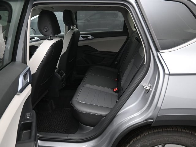 New 2026 Volkswagen Taos SE AWD/4WD image 11