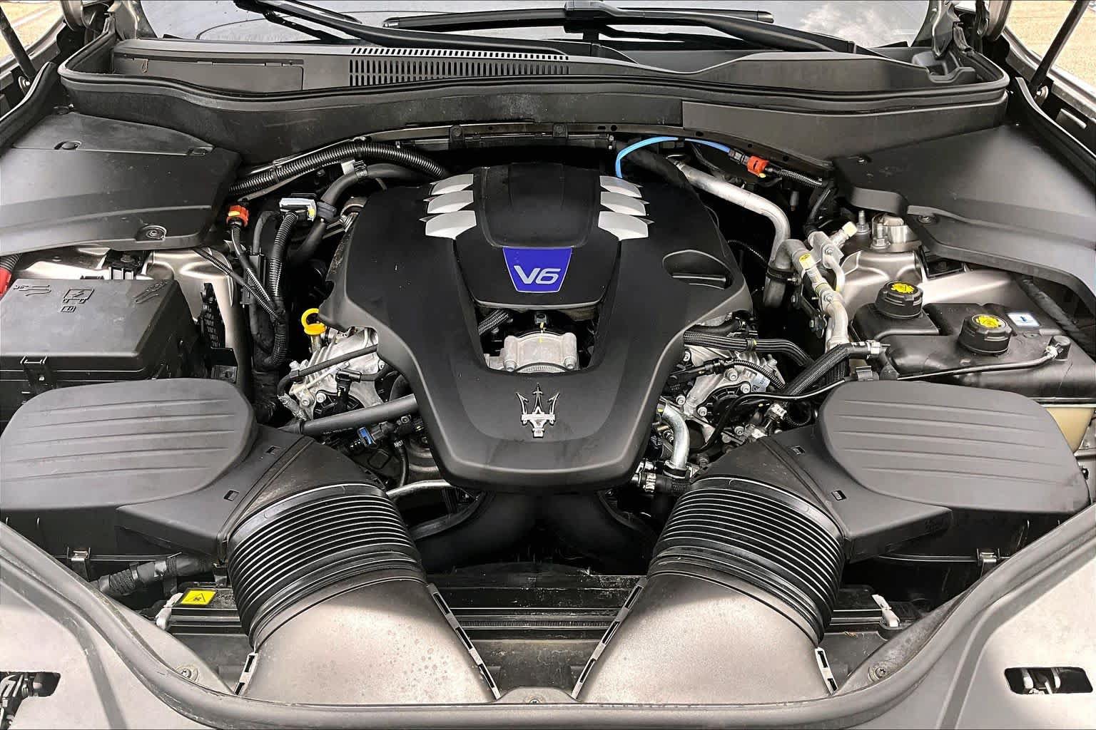 Used 2022 Maserati Levante Modena AWD/4WD image 31