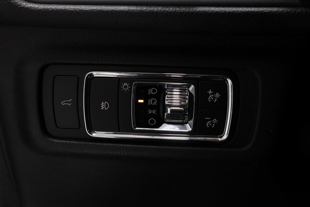 Used 2021 Lincoln Corsair Reserve w/ Equipment Group 201A image 24