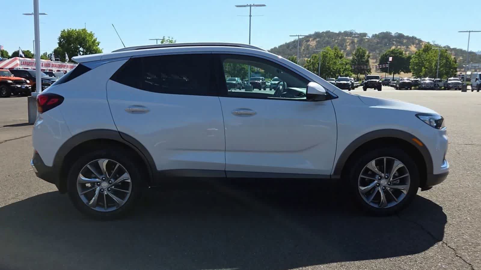 Used 2021 Buick Encore GX Essence w/ Advanced Technology Package AWD/4WD image 9