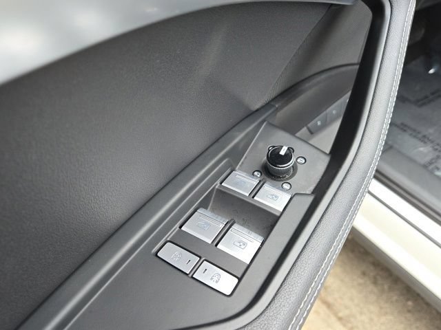 Used 2023 Audi e-tron Premium Plus w/ Premium Plus Package AWD/4WD image 12