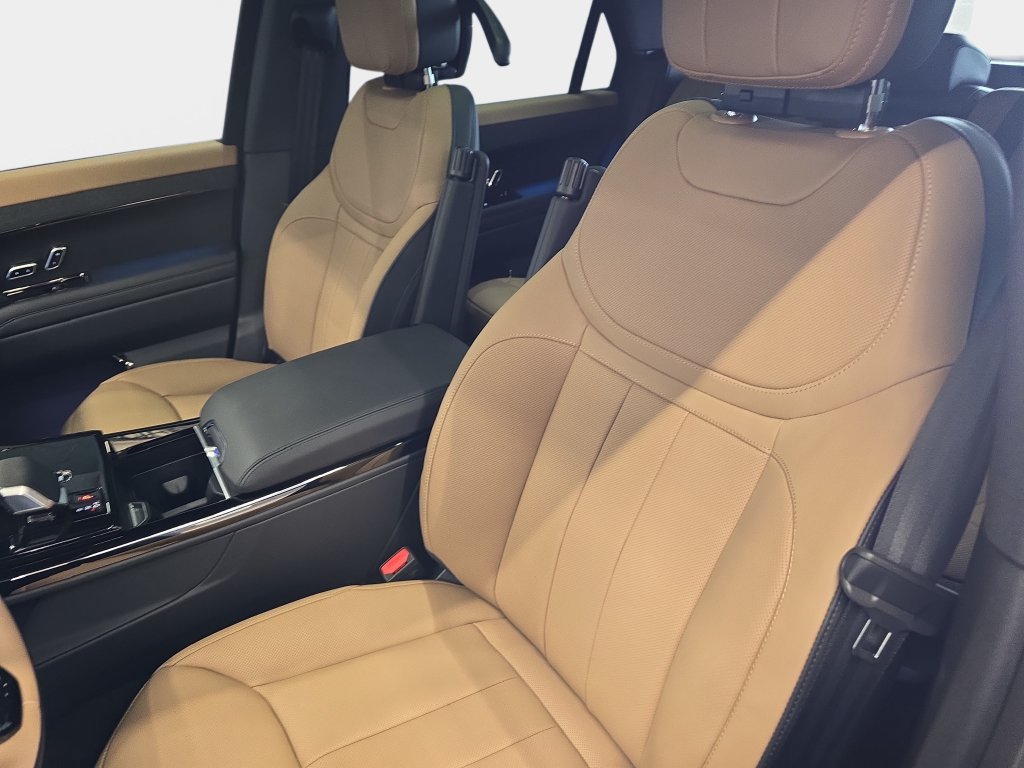 New 2027 Land Rover Range Rover Sport Dynamic SE AWD/4WD image 12