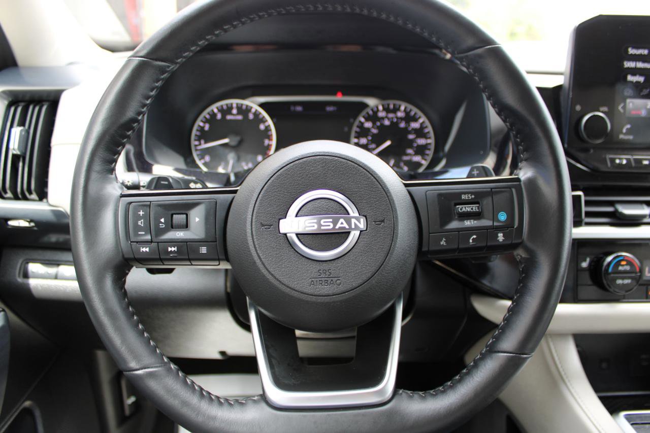 Used 2025 Nissan Pathfinder SL AWD/4WD image 19