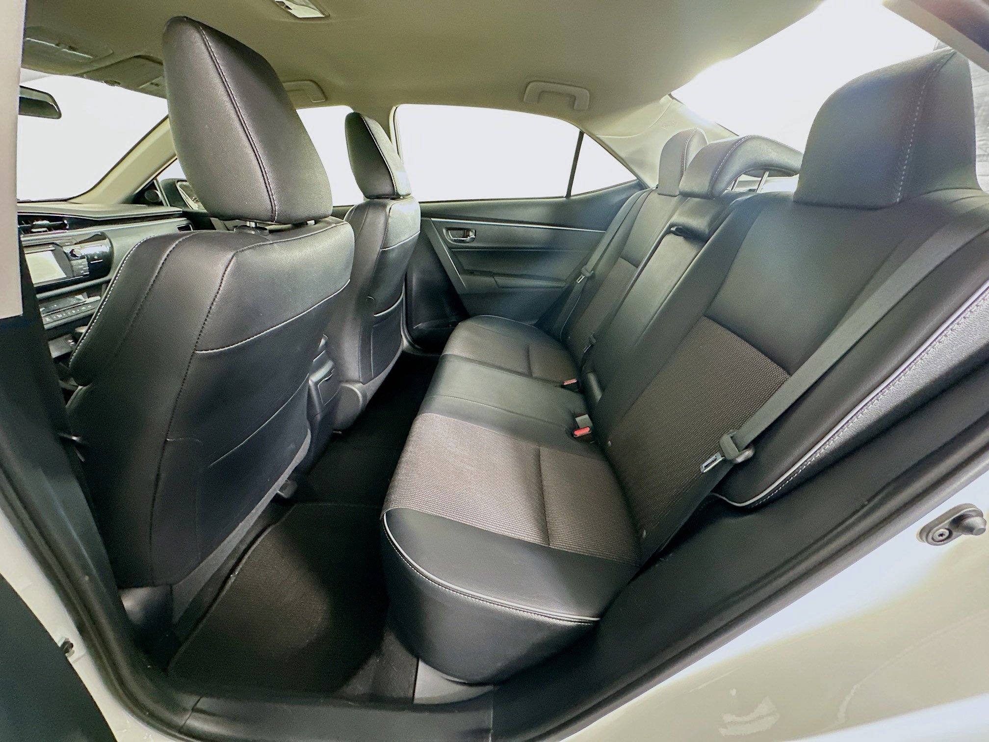 Used 2016 Toyota Corolla S image 26