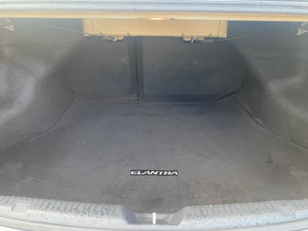 Used 2015 Hyundai Elantra SE w/ Option Group 02 FWD image 11