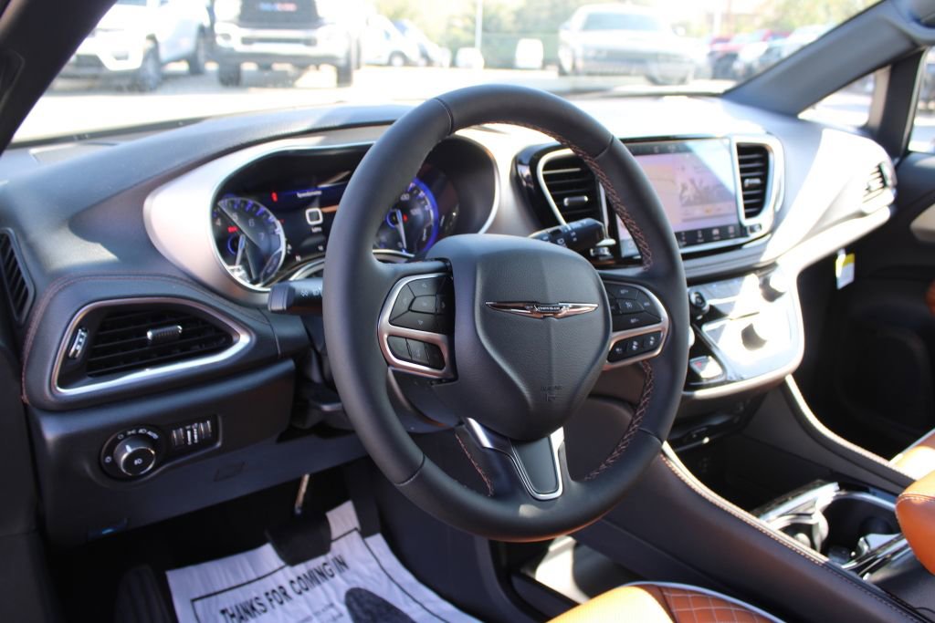 New 2026 Chrysler Pacifica Pinnacle image 33