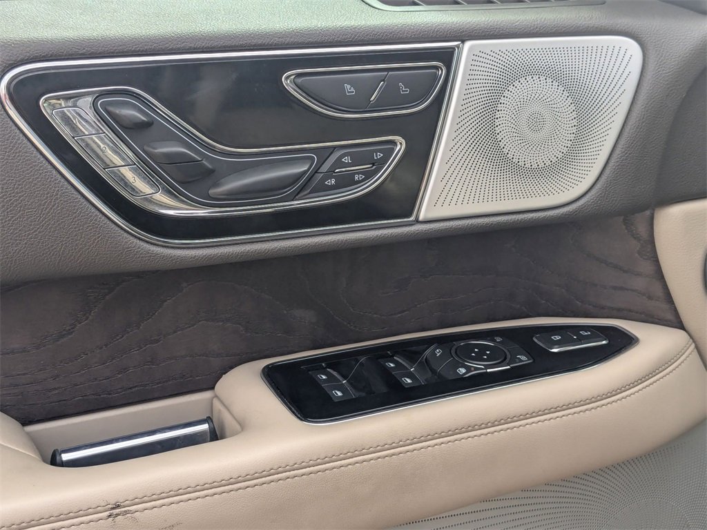 Used 2022 Lincoln Navigator L Reserve image 11