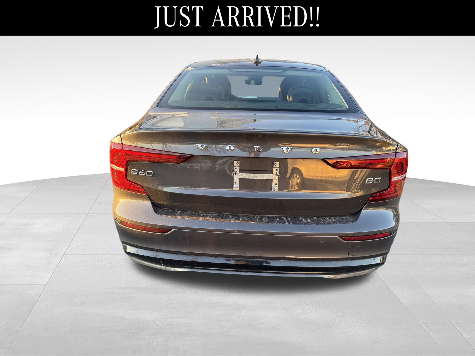 Used 2023 Volvo S60 B5 Core w/ Climate Package image 4