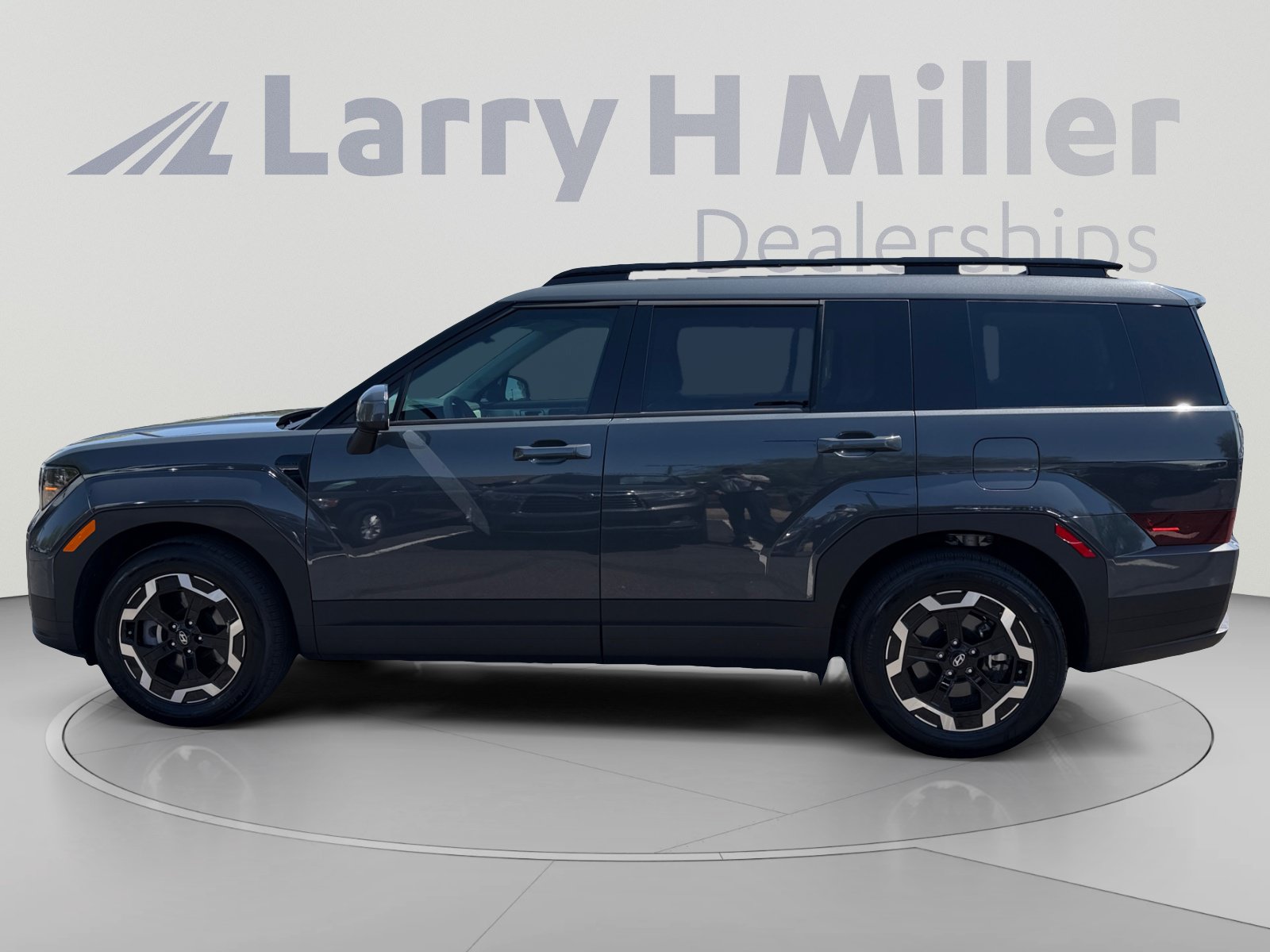 Used 2025 Hyundai Santa Fe SEL FWD image 2