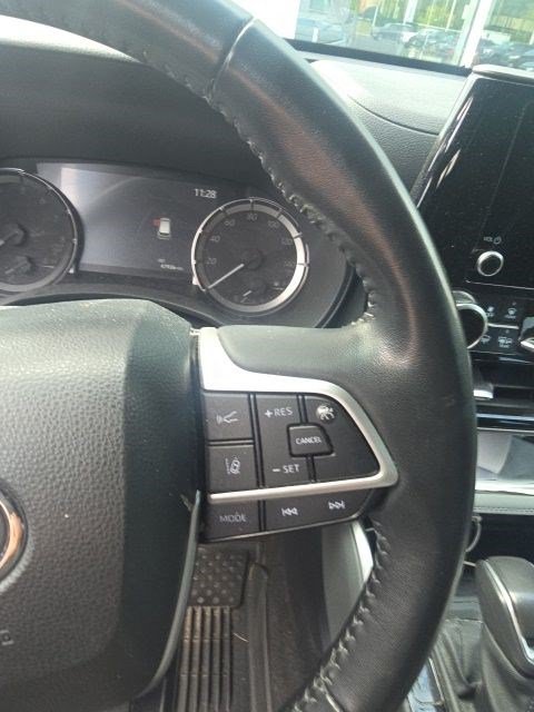 Used 2023 Toyota Highlander LE FWD image 14
