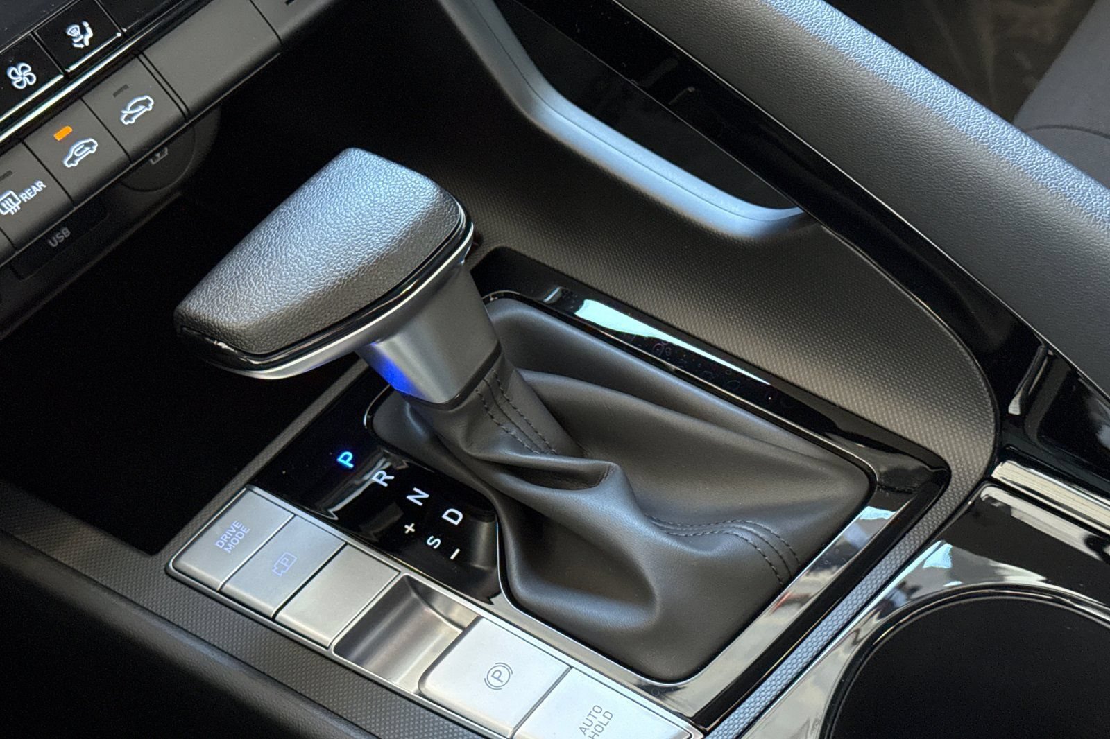 New 2026 Hyundai Elantra Hybrid FWD image 19