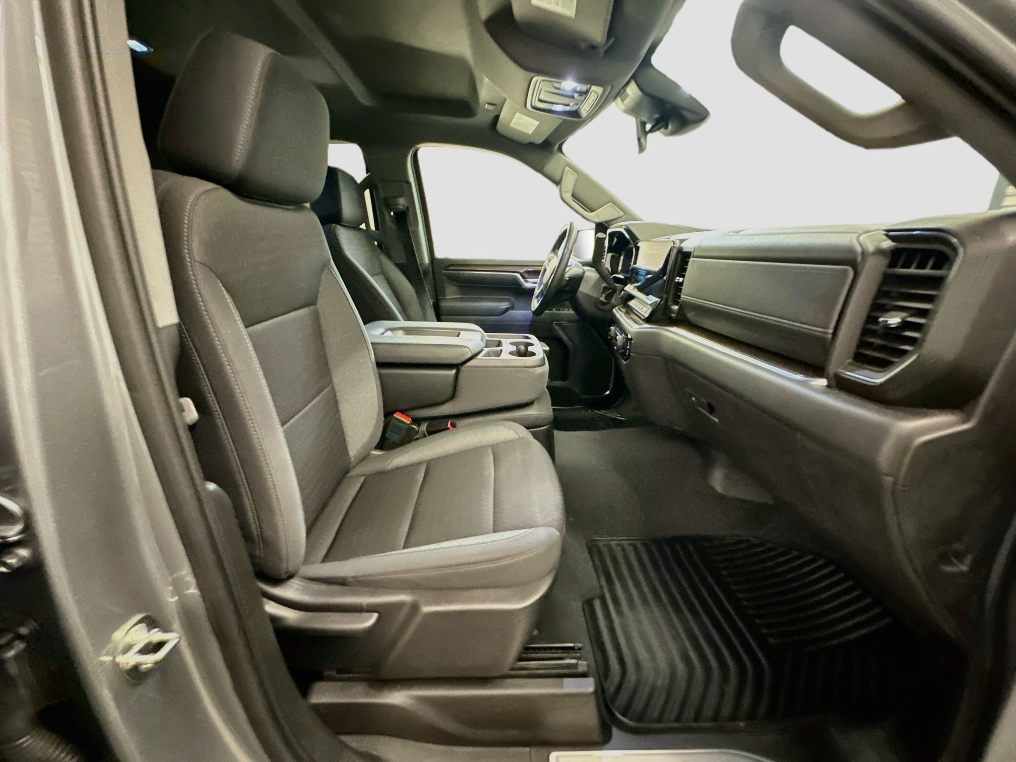 Used 2024 Chevrolet Silverado 1500 LT AWD/4WD image 31