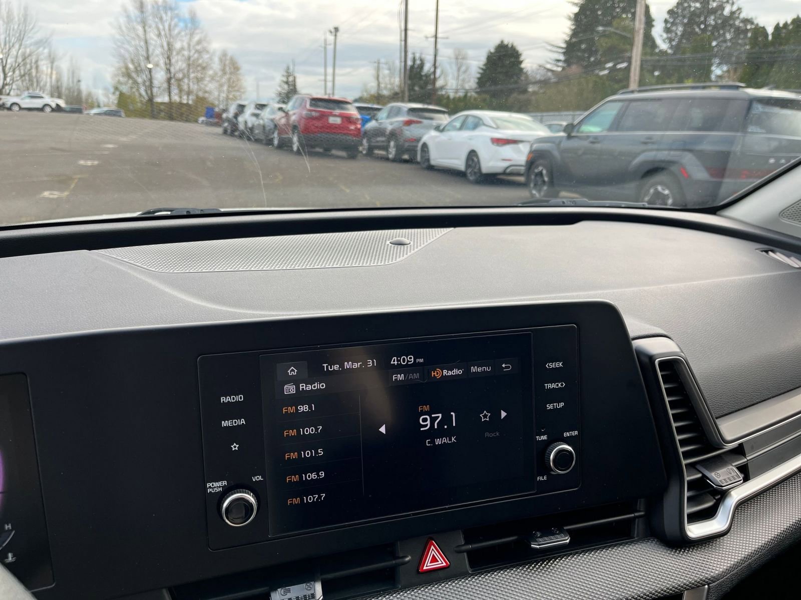 Used 2024 Kia Sportage LX image 17