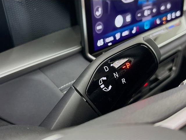 New 2025 Volkswagen Tiguan SE image 18