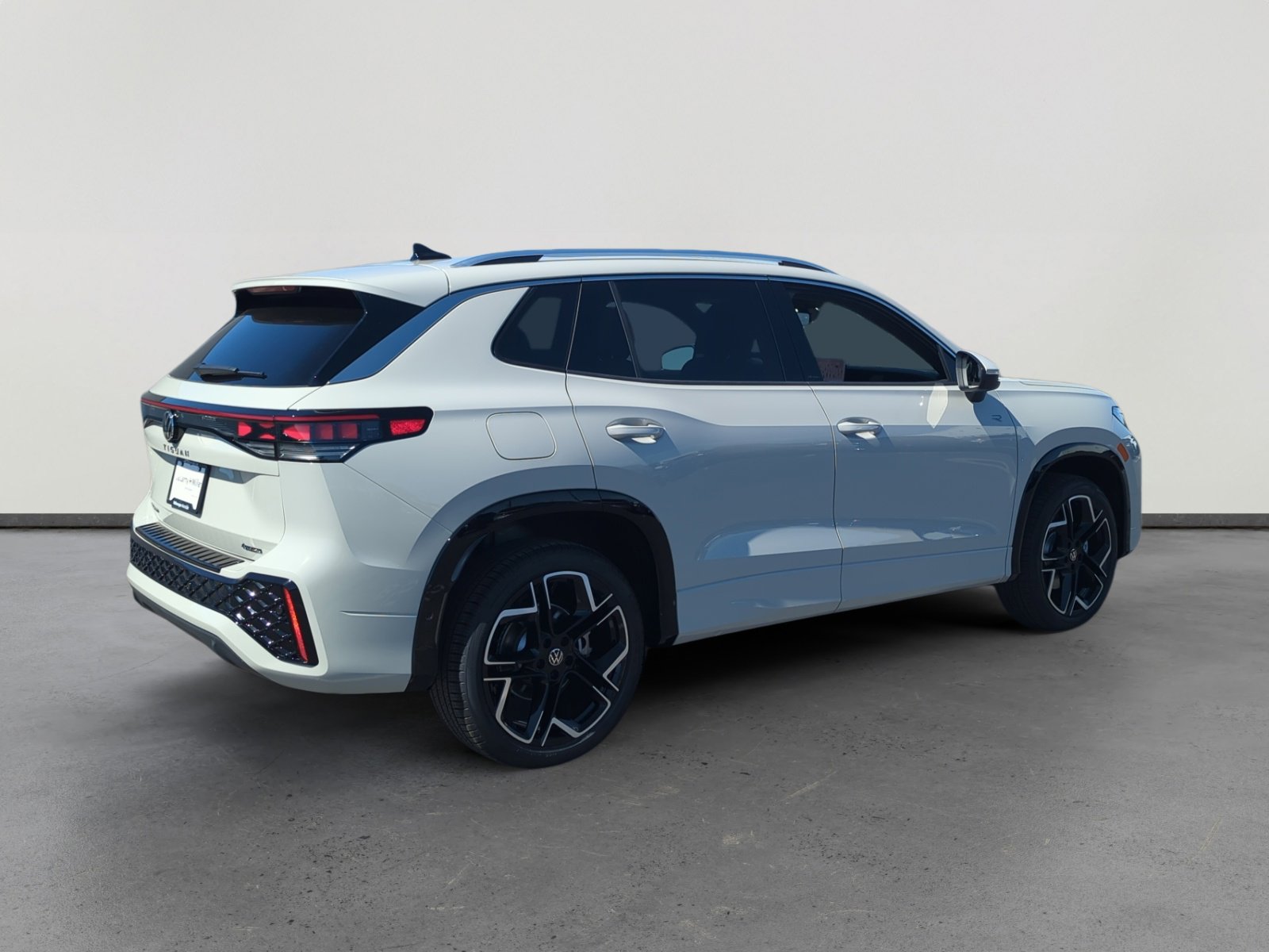 New 2026 Volkswagen Tiguan SEL R-Line image 5