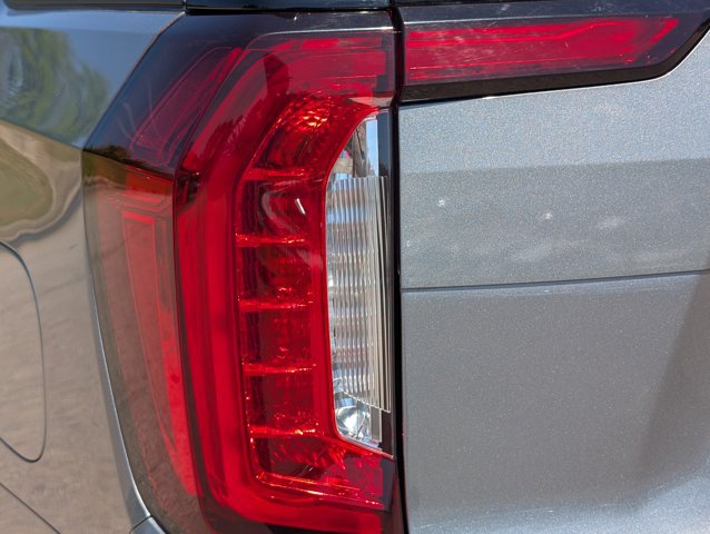 Used 2023 GMC Yukon SLT AWD/4WD image 10