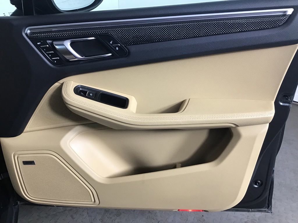 Certified 2017 Porsche Macan S AWD/4WD image 20