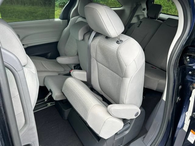 Certified 2023 Toyota Sienna LE FWD image 24