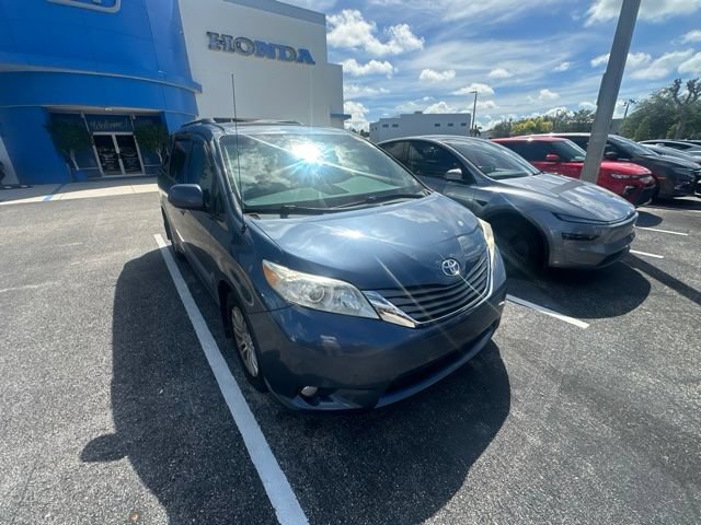 Used 2014 Toyota Sienna XLE FWD image 1