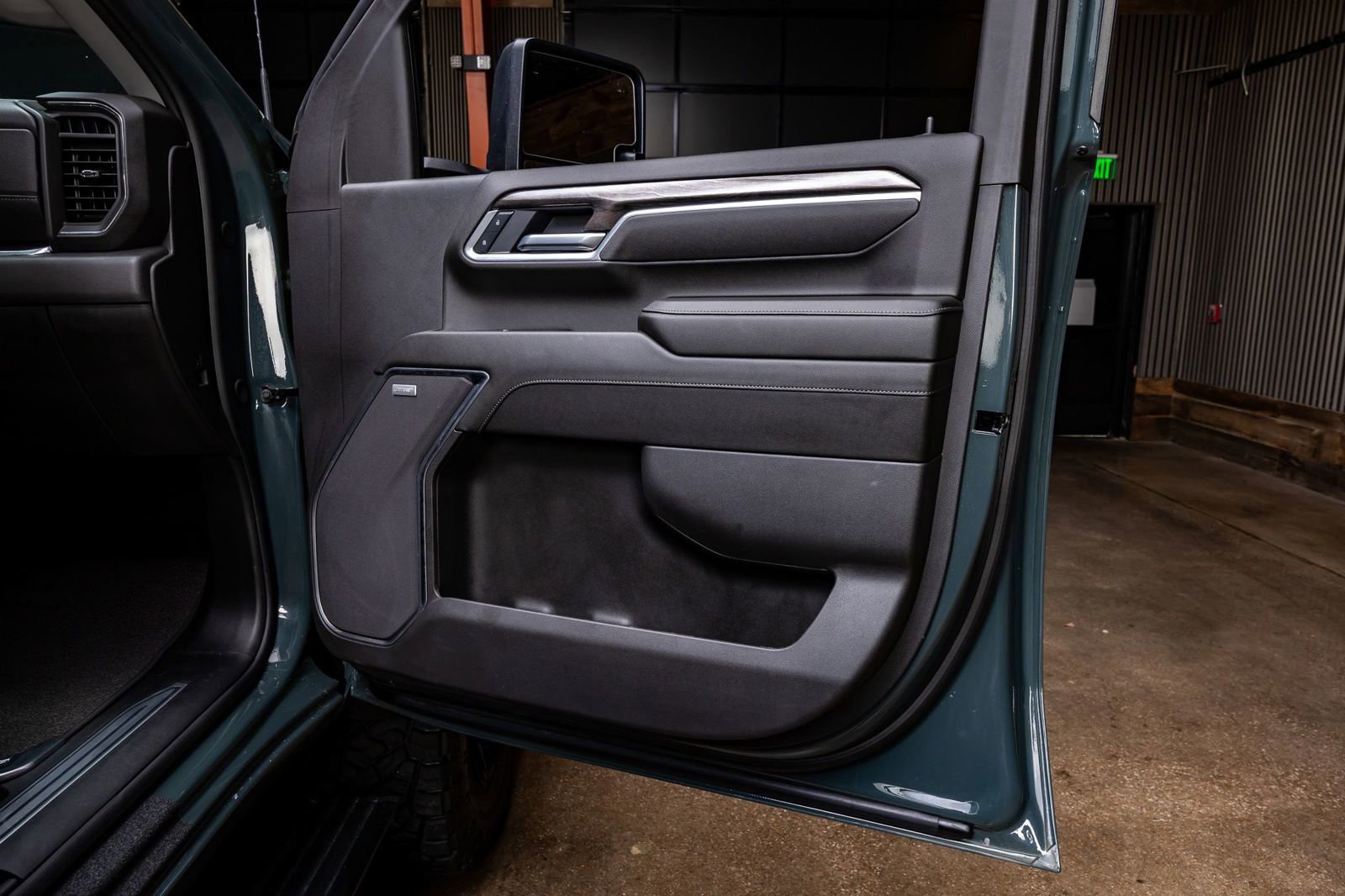 Used 2025 Chevrolet Silverado 2500 LTZ w/ Trail Boss Package image 38